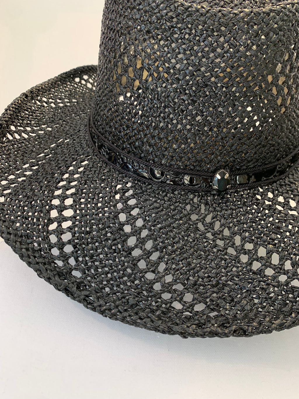 BLACK STRAW HAT