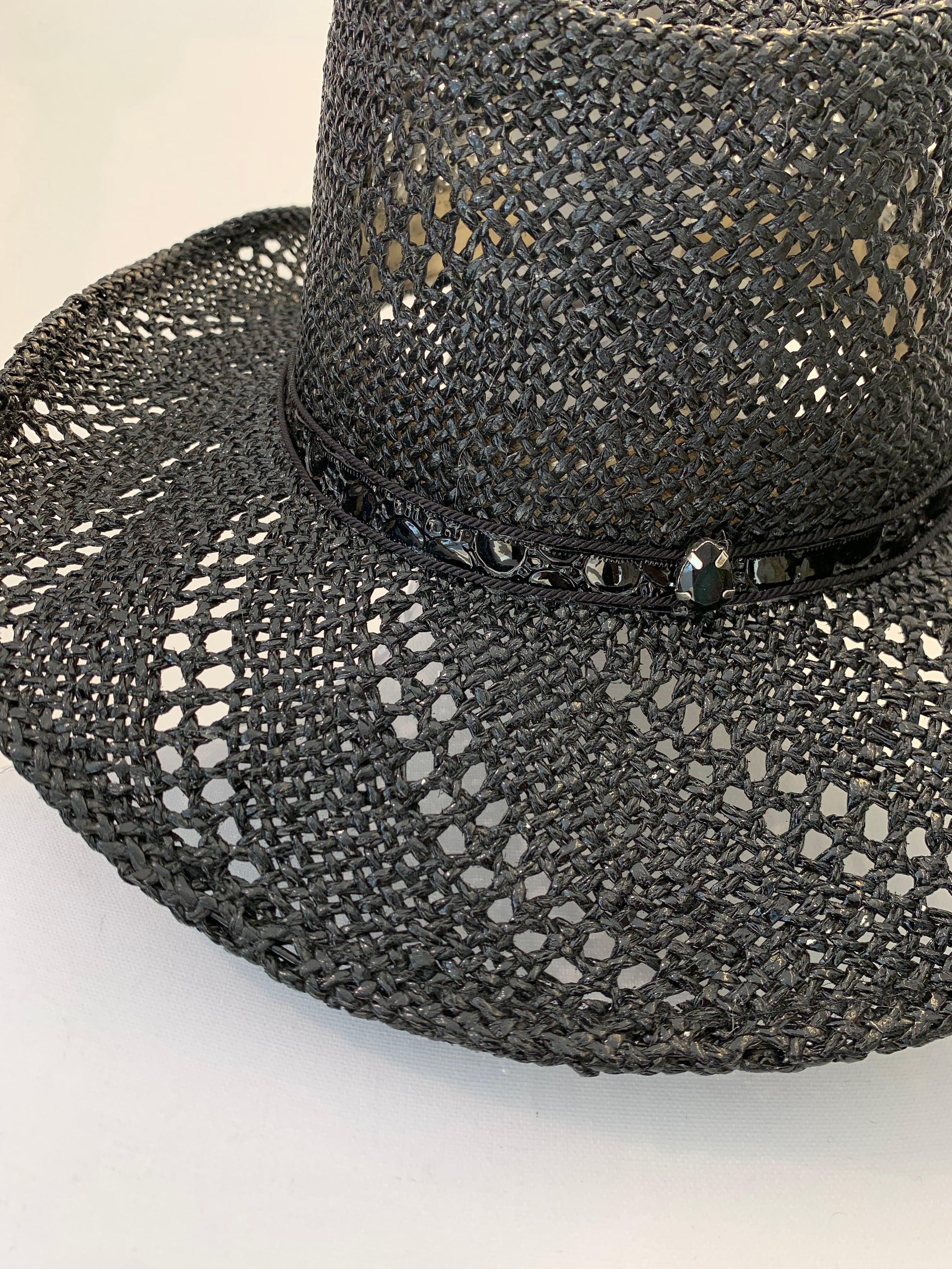 BLACK STRAW HAT